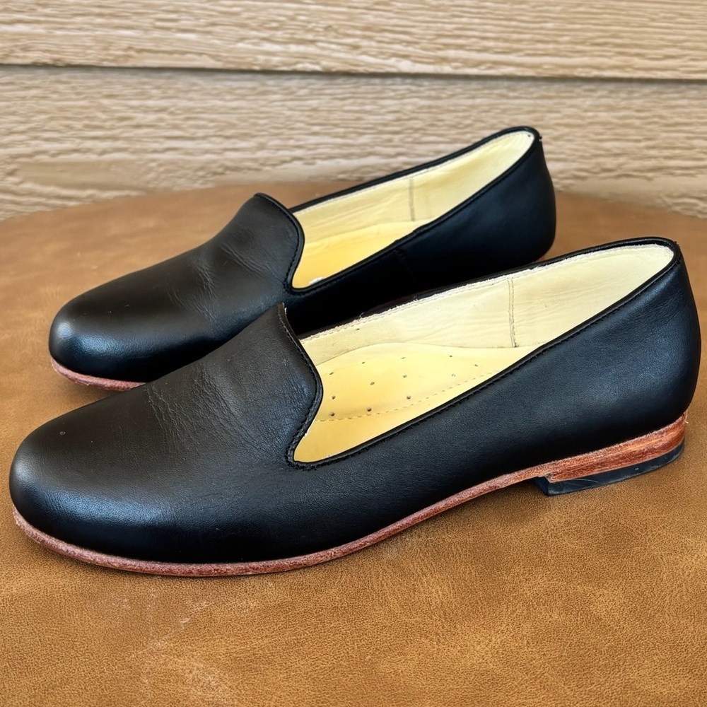 Natori Black Leather Women's Slip-On Loafers with Brown Sole - Sz 6.5